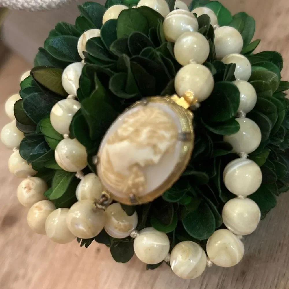 Vintage carved cameo clasp mother of pearl choker necklace large beads necklace